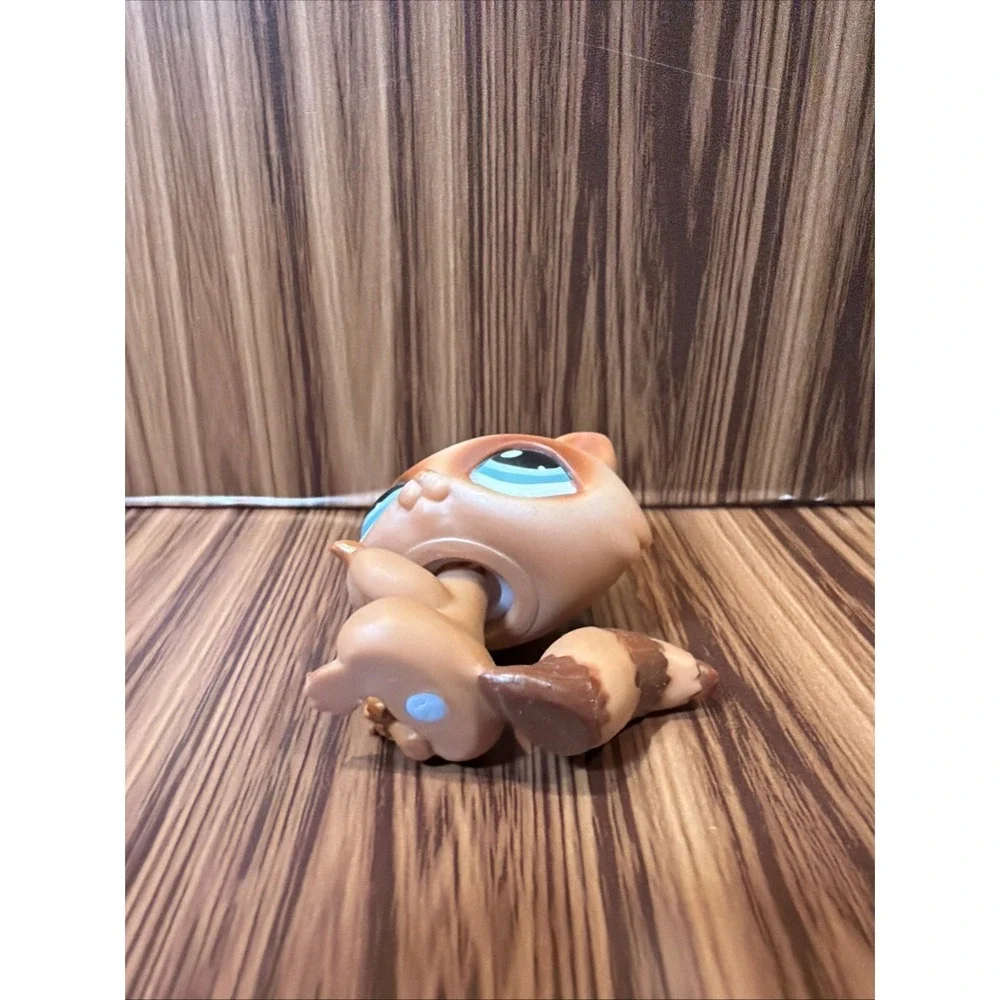 Hasbro LPS Littlest Pet Shop Brown Raccoon Blue Eyes #445